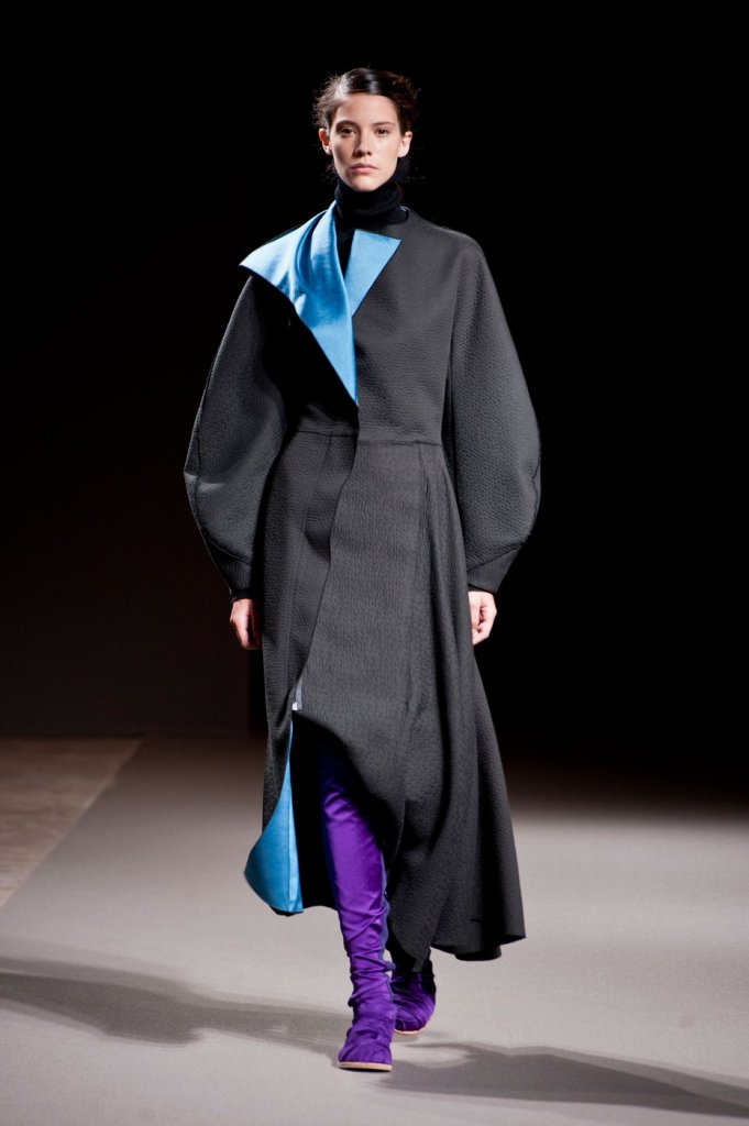 2013/14秋冬 安格诺维奇 英国 伦敦 女装 风衣 外套 服装 走秀