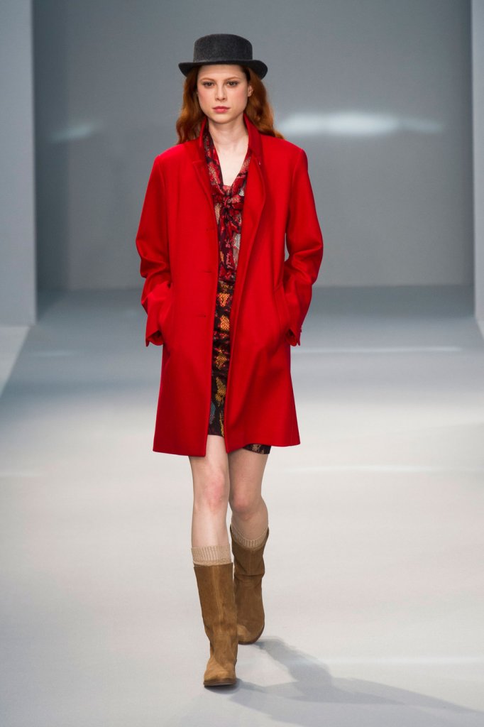 2013/14秋冬 雅昵斯比 法国 巴黎 女装 毛呢大衣 外套 服装 走秀