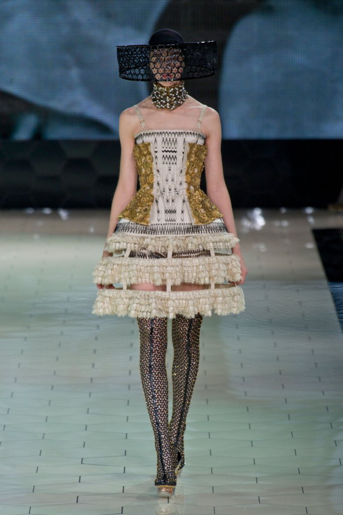 亚历山大·麦昆 alexander mcqueen 2013春夏时装发布