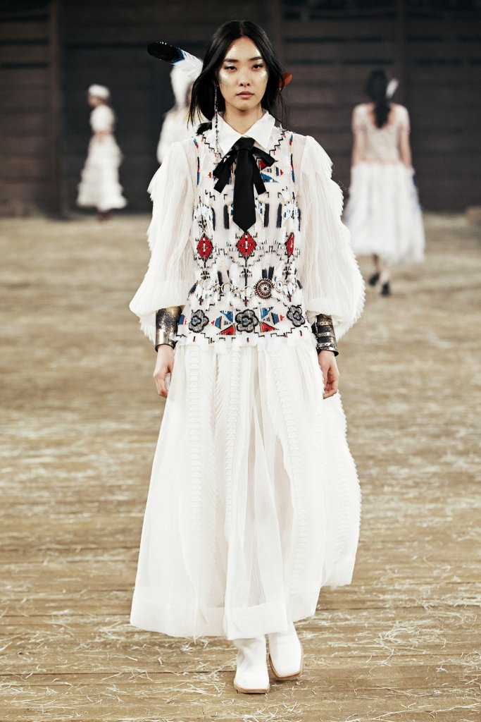 早秋2014早秋 香奈儿 法国 巴黎 女装 宽松衬衫 上衣 服装 长裙 裙子