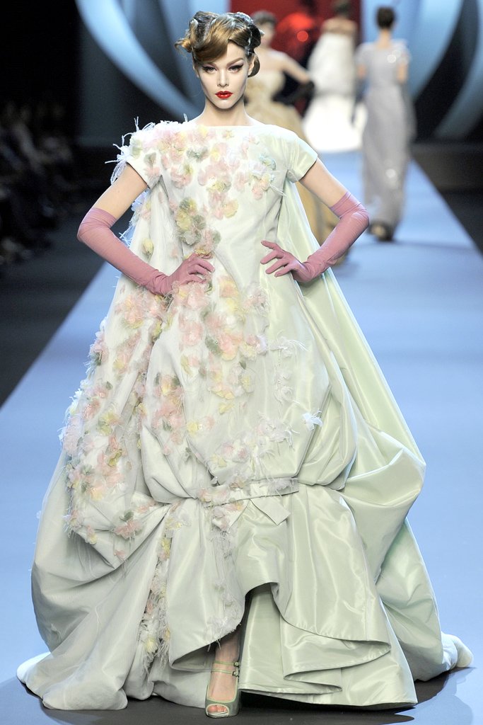 dior)2011ĸ߶еĻװƾϸ,˵ÿȹӻҪ