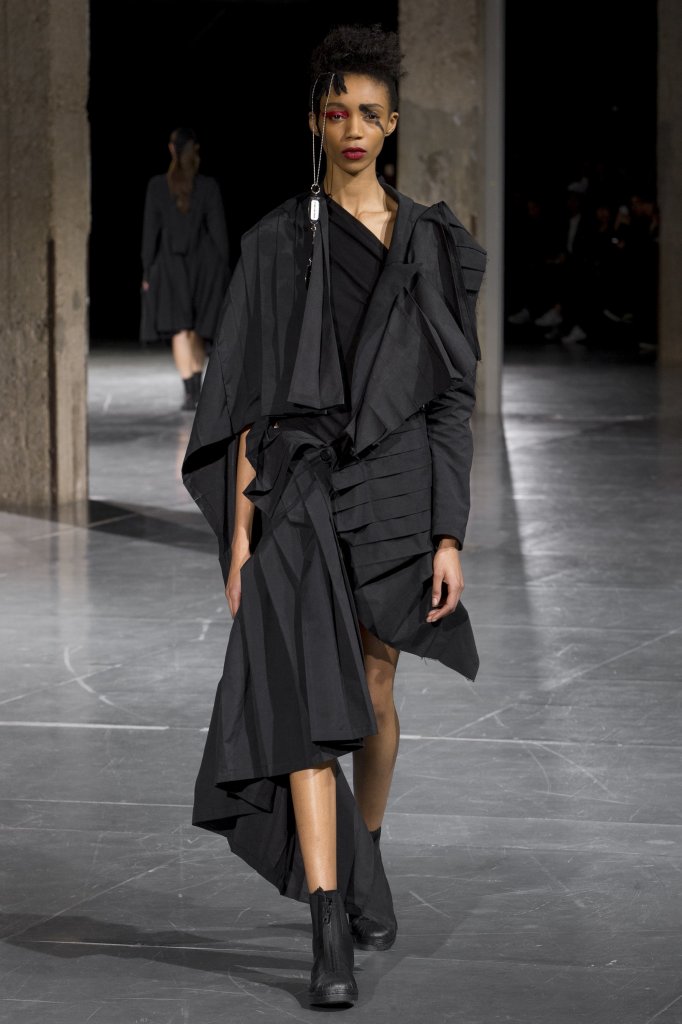 山本耀司 yohji yamamoto 2017/18秋冬高级成衣发布秀 - paris fall