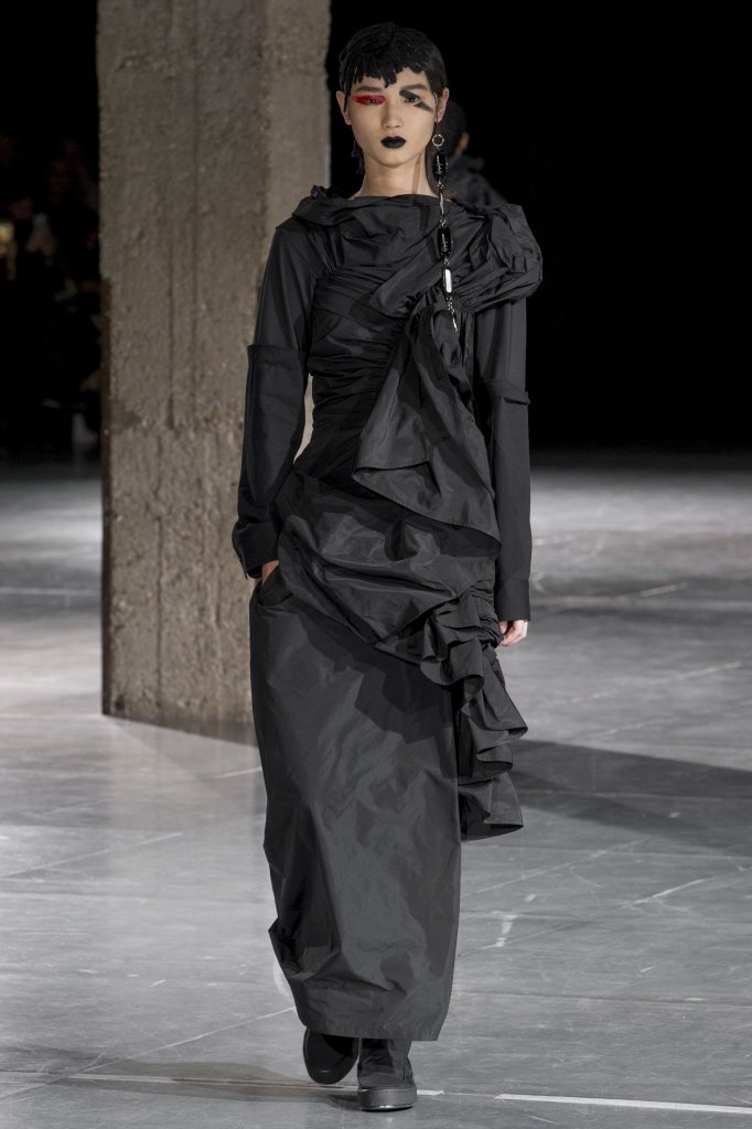 山本耀司 yohji yamamoto 2017/18秋冬高级成衣发布秀