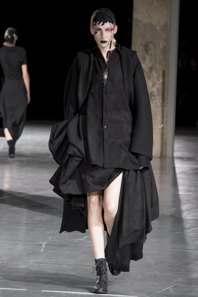 山本耀司 yohji yamamoto 2017/18秋冬高级成衣发布秀