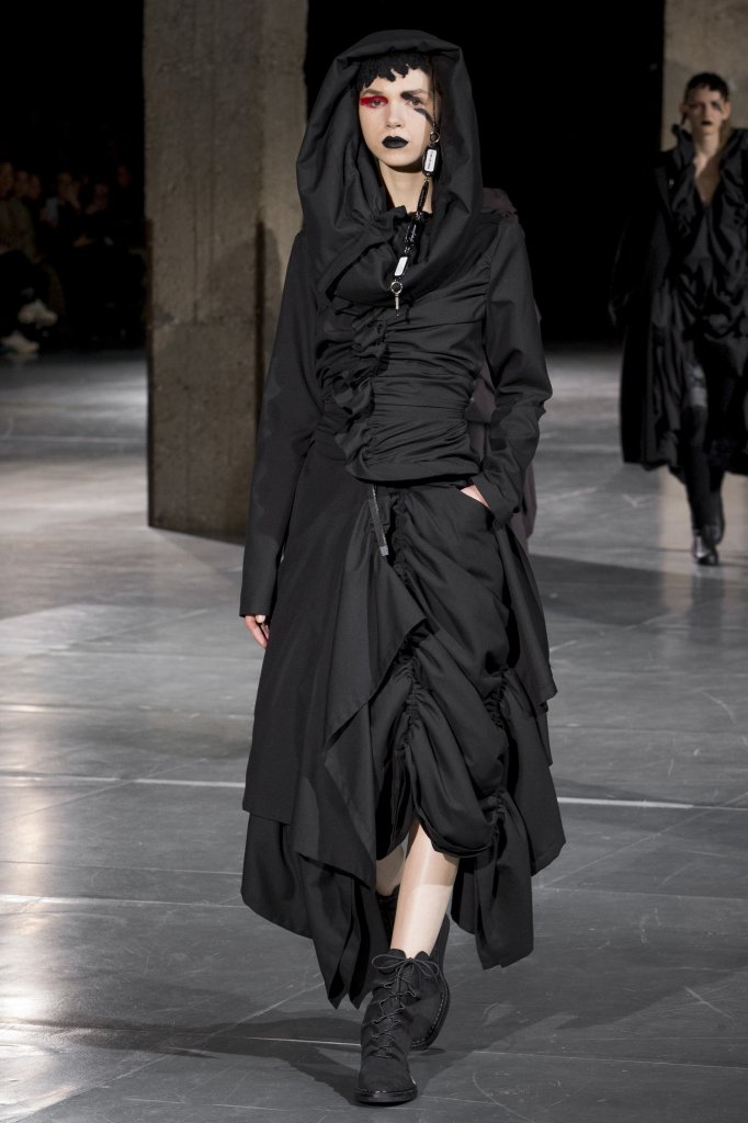 山本耀司 yohji yamamoto 2017/18秋冬高级成衣发布秀