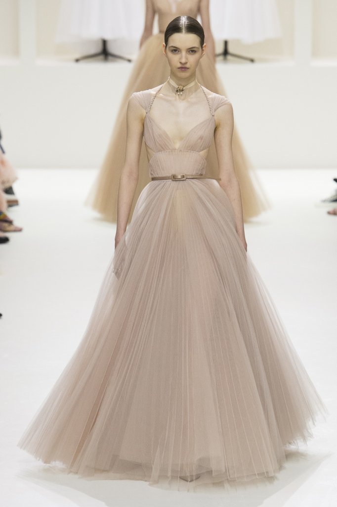 法国 巴黎 走秀(runway) 2018/19秋冬高级定制 女装 薄纱长裙
