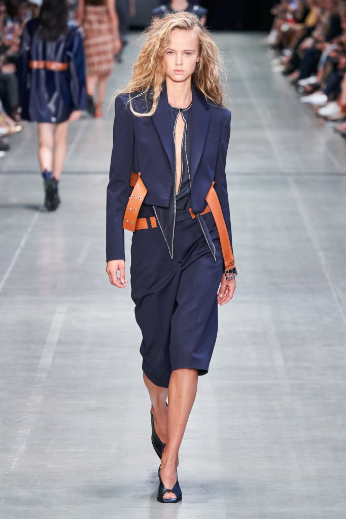 ˹˹   (runway) 2020 Ůװ