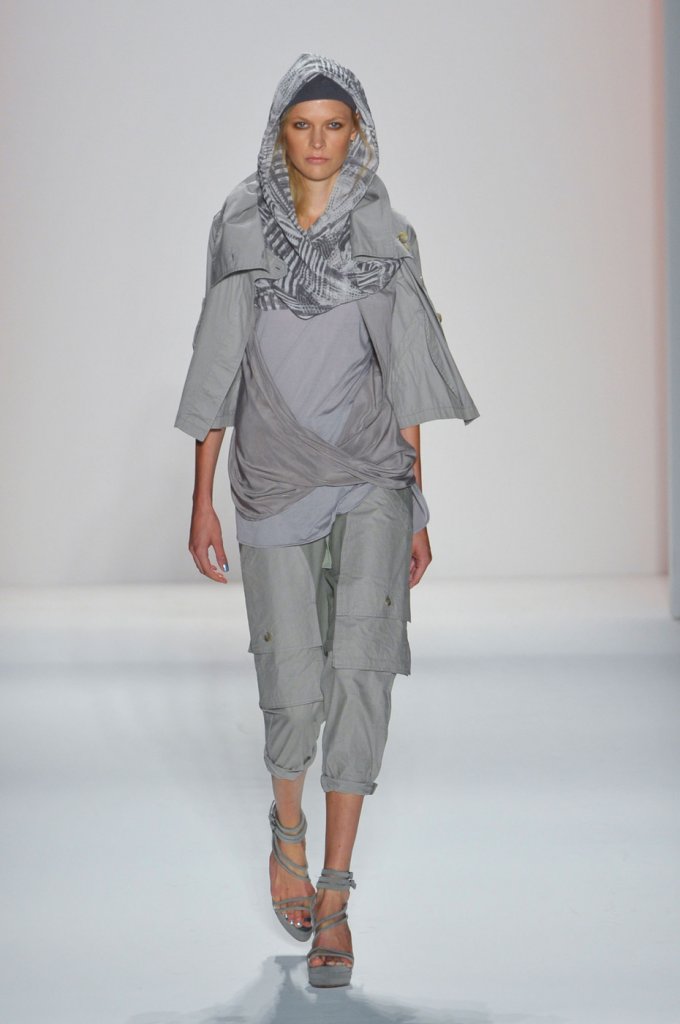 t台 纽约时装周 2013春夏 美国 纽约 女装 裹身上衣 上衣 服装 七分裤