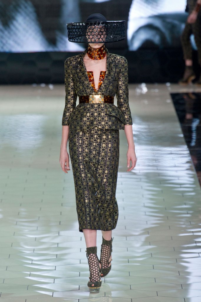 t台 巴黎时装周 2013春夏 亚历山大·麦昆 英国 伦敦 女装 裙套装