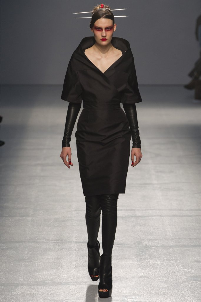 加勒斯·普 Gareth Pugh 2013春夏系列时装秀 - Spring / Summer 2013