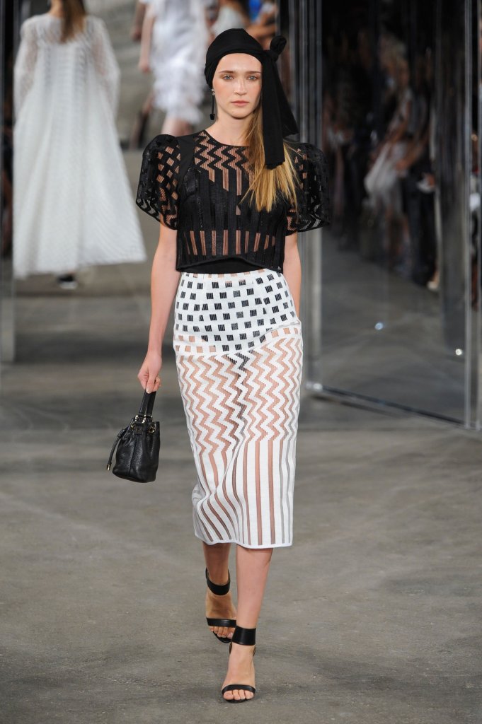 z字形运动风格镂空设计