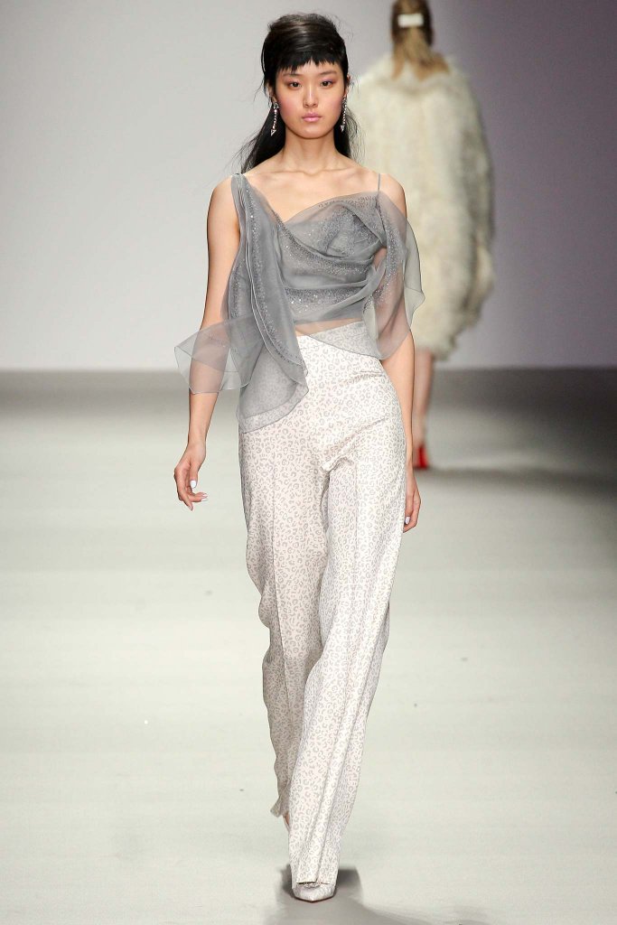 霍莉·富尔顿 Holly Fulton 2015/16秋冬系列时装发布秀 - London Fall 2015