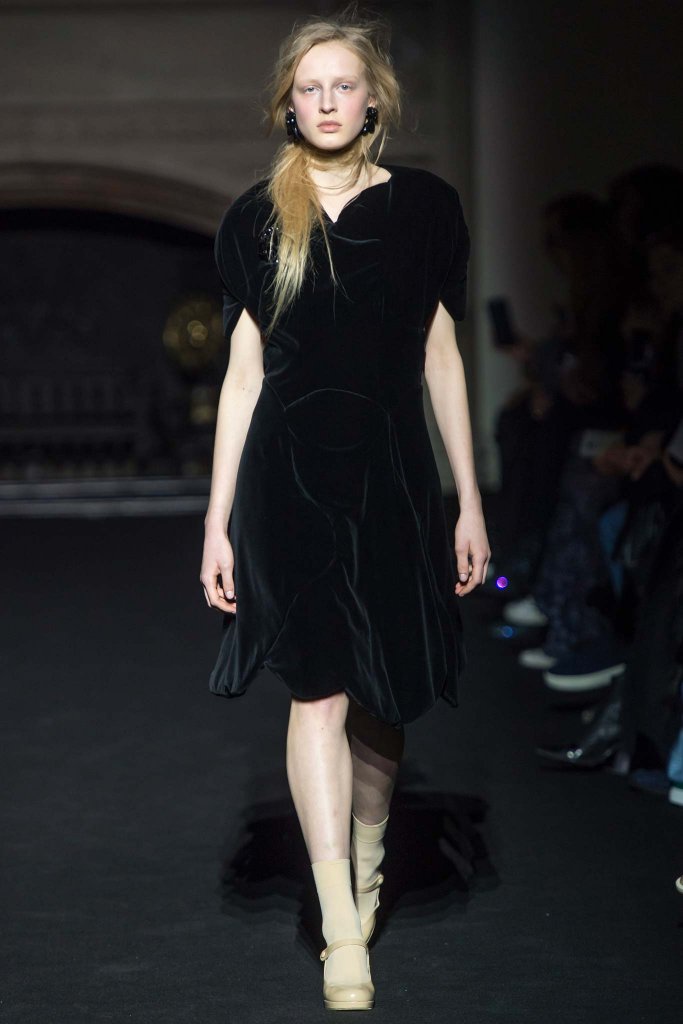 西蒙娜·罗莎 Simone Rocha 2015/16秋冬系列时装发布秀 - London Fall 2015