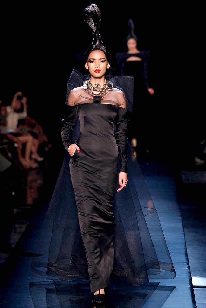 夸张风格礼服设计