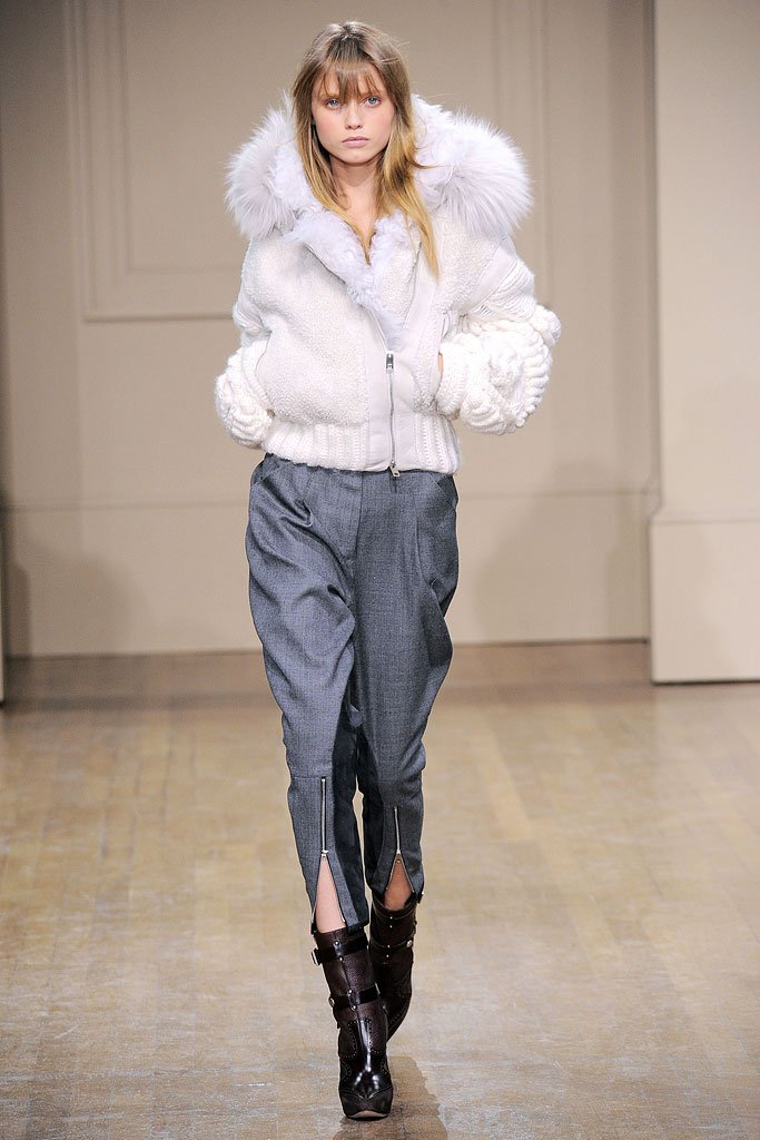 朱利安·麦克唐纳德   Julien Macdonald   2010/2011秋冬高级成衣系列时装发布秀 —  London Fall 2010