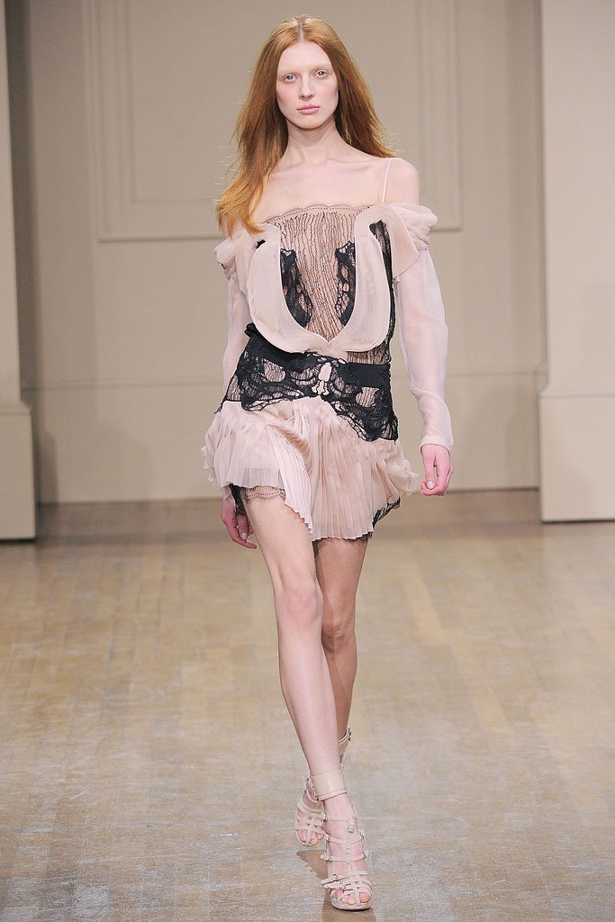 朱利安·麦克唐纳德   Julien Macdonald   2010/2011秋冬高级成衣系列时装发布秀 —  London Fall 2010