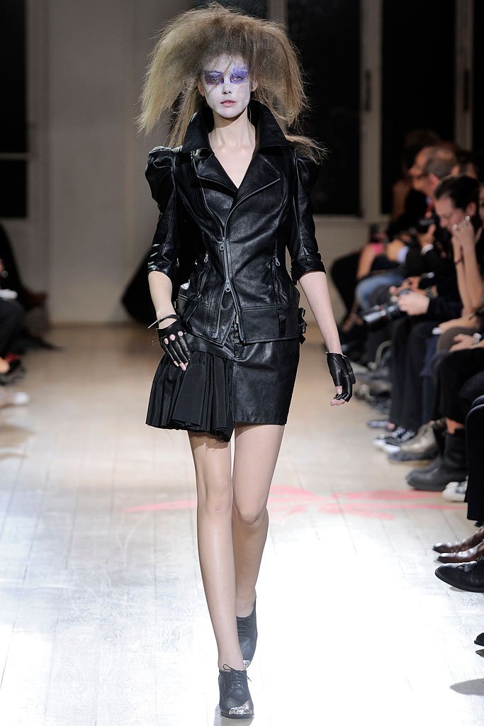 山本耀司   Yohji Yamamoto  2010春夏高级成衣系列时装发布秀—Paris  Spring 2010