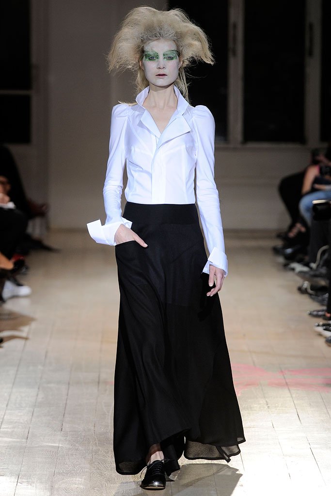 山本耀司   Yohji Yamamoto  2010春夏高级成衣系列时装发布秀—Paris  Spring 2010