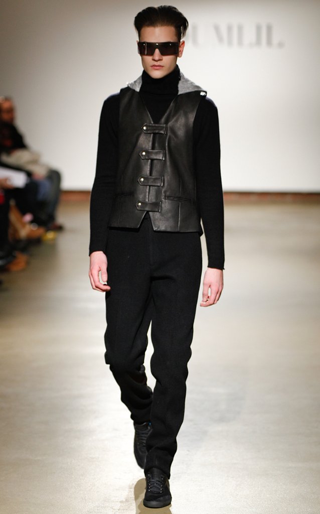 Oumlil   2010/11秋冬系列男装发布秀 - Paris  Fall 2010 Menswear