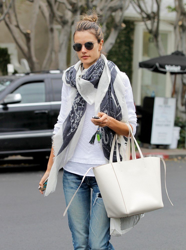 亚历山大·安布罗休 Alessandra Ambrosio 街拍集(1)-天天时装-口袋里的时尚指南