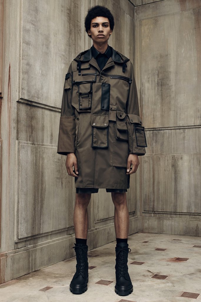 harga sling bag balenciaga