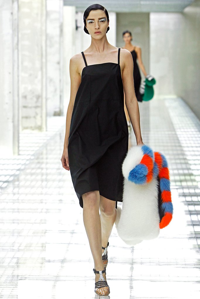 普拉达 prada 2011春夏高级成衣系列时装发布秀 — milan spring 2011