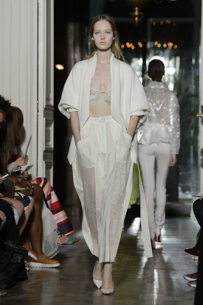 殷亦晴 Yiqing Yin 2015/16秋冬高级定制发布秀－Couture Fall 2015