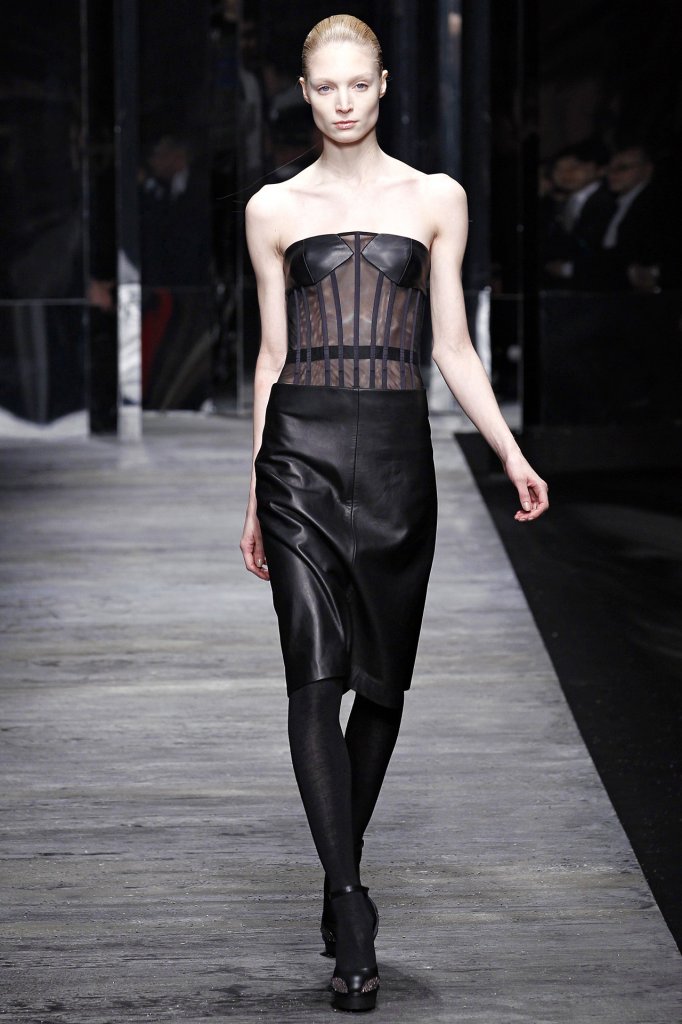 范瑟丝  versus   2011/12秋冬高级成衣系列时装发布秀 — milan