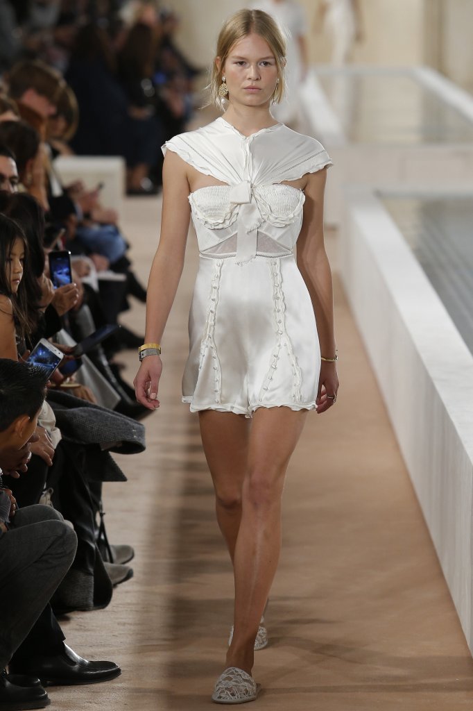 巴黎世家 Balenciaga 2016春夏系列时装发布秀 - Paris Spring 2016