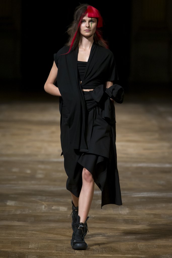 山本耀司 Yohji Yamamoto 2016春夏系列时装发布秀 - Paris Spring 2016