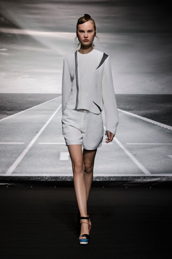 伯纳德·禅庄 Bernard Chandran 2016春夏系列时装发布 - Paris Spring 2016-天天时装-口袋里的时尚指南