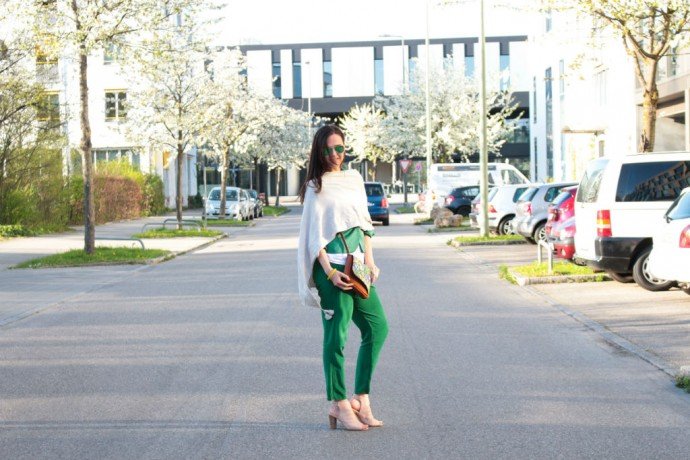 GREEN AUTUMN LOOK WITH PONCHO