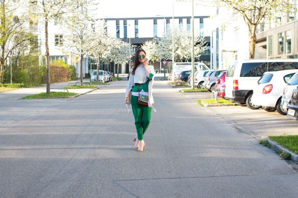GREEN AUTUMN LOOK WITH PONCHO