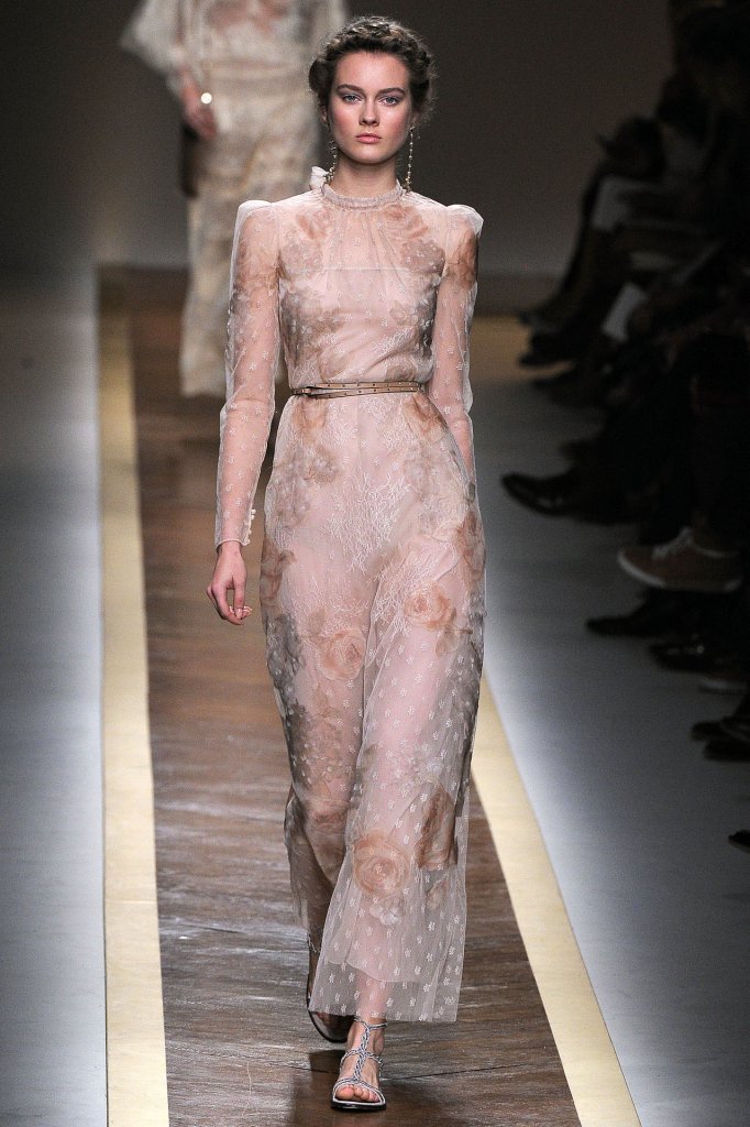 隐约的透视美感 - 透/露肤transparent - 天天时装-口袋里的时尚指南