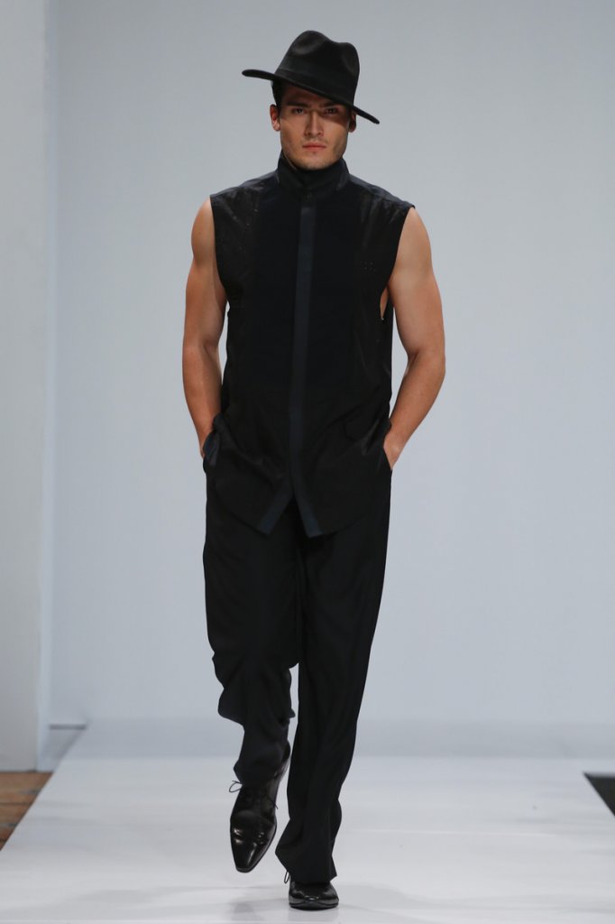 2016春夏 新加坡 男装 短套装 套装 服装 绅士帽 时装帽 帽子 走秀