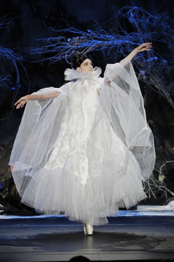 弗兰克·索贝尔 Frank Sorbier 2015/16秋冬高级定制发布秀－Couture Fall 2015
