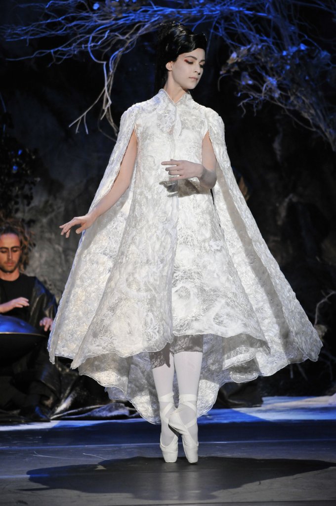 弗兰克·索贝尔 Frank Sorbier 2015/16秋冬高级定制发布秀－Couture Fall 2015