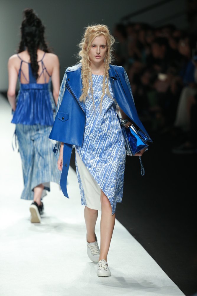 2016春夏 中国 上海 女装 日装连衣裙 裙子 服装 短外套 外套 走秀