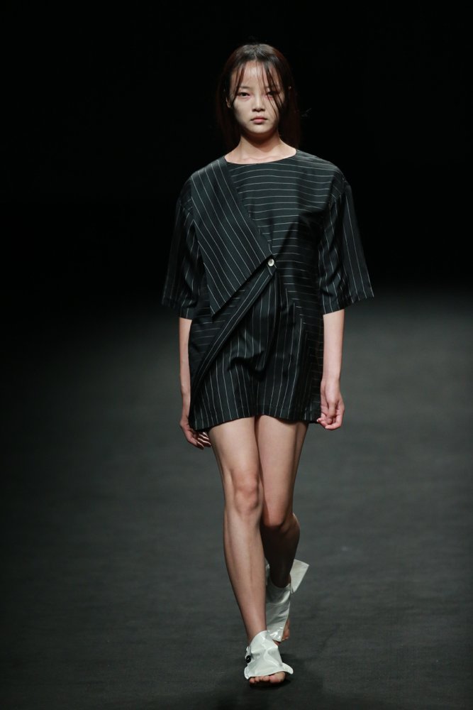 2016春夏 中国 上海 女装 日装连衣裙 裙子 服装 迷你连衣裙 走秀