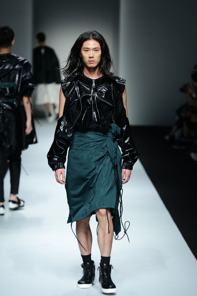 王逢陈 FENG CHEN WANG 2016春夏系列男装发布秀 - Shanghai Spring 2016-天天时装-口袋里的时尚指南