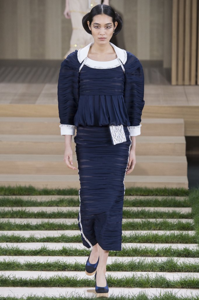 香奈儿 法国 巴黎 女装 酒会礼服裙 裙子 服装 裙套装 套装 走秀