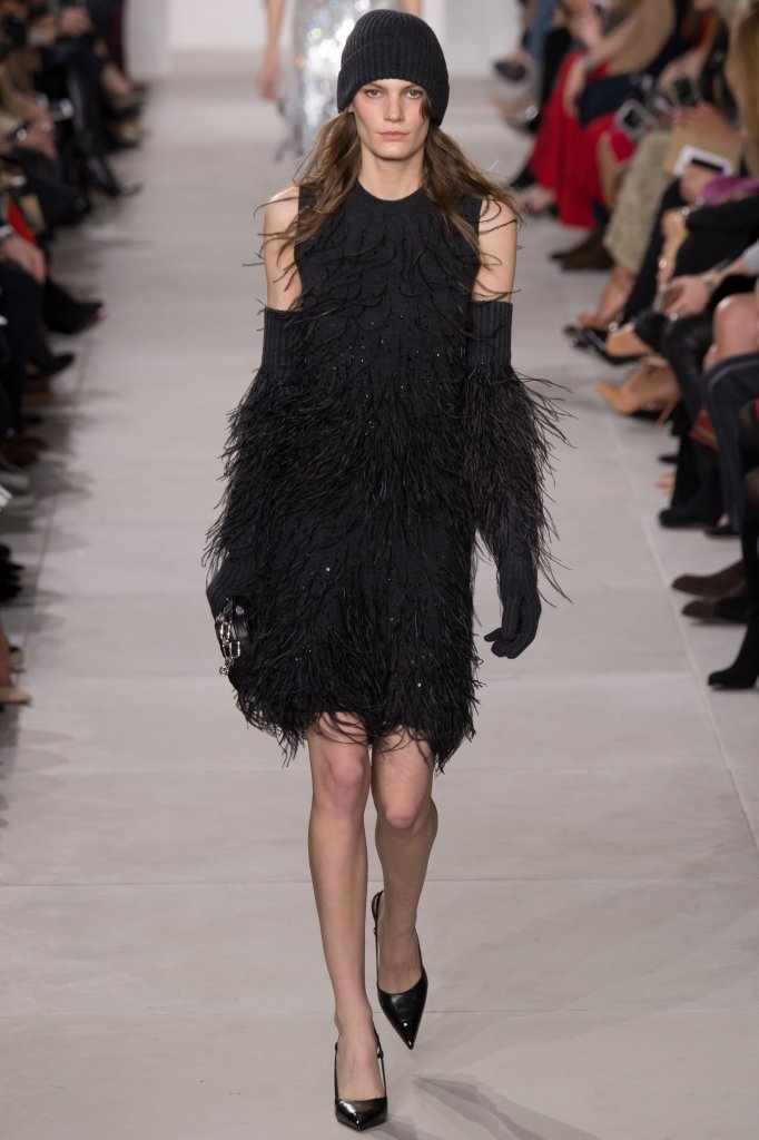 飘逸复古羽毛装饰