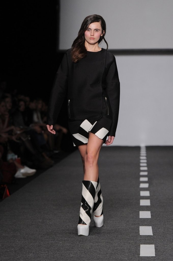 黑白斜宽条纹 - 宽条纹bold stripe - 天天时装-口袋里的时尚指南