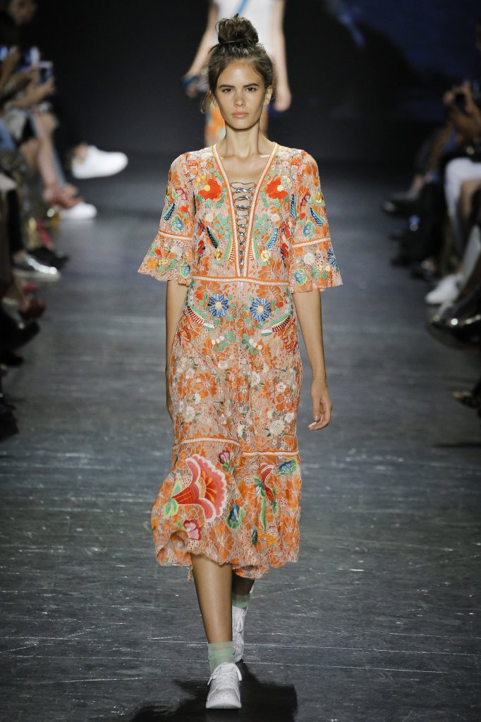 谭燕玉 vivienne tam 2017春夏高级成衣发布秀 - new york spring