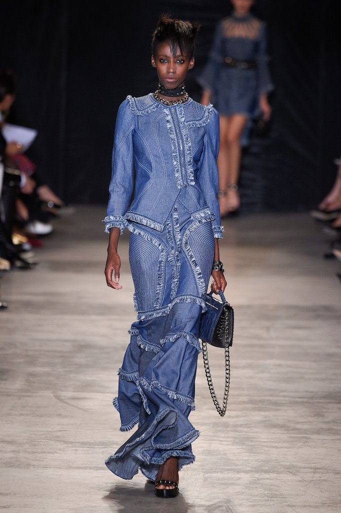 刚柔并济牛仔女郎