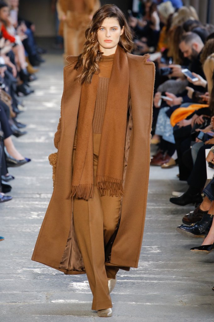 麦丝玛拉 Max Mara 2017/18秋冬高级成衣发布秀 - Milan Fall 2017