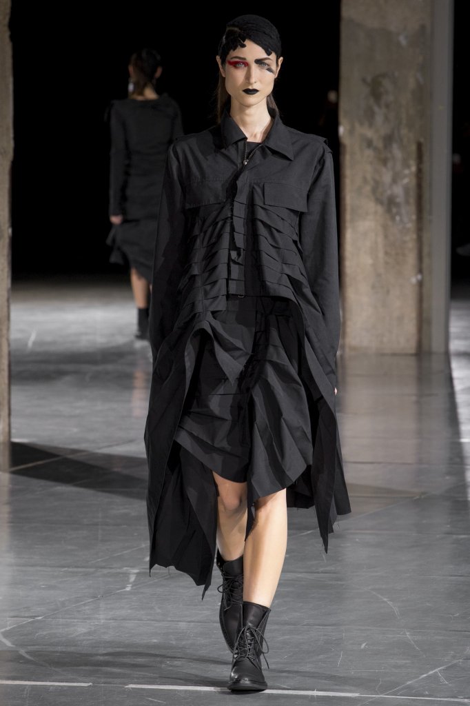 山本耀司 yohji yamamoto 2017/18秋冬高级成衣发布秀