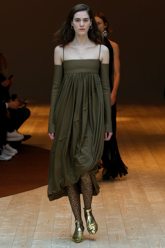 秋冬高级成衣发布秀 - paris fall 2017 - 天天时装-口袋里的时尚指南