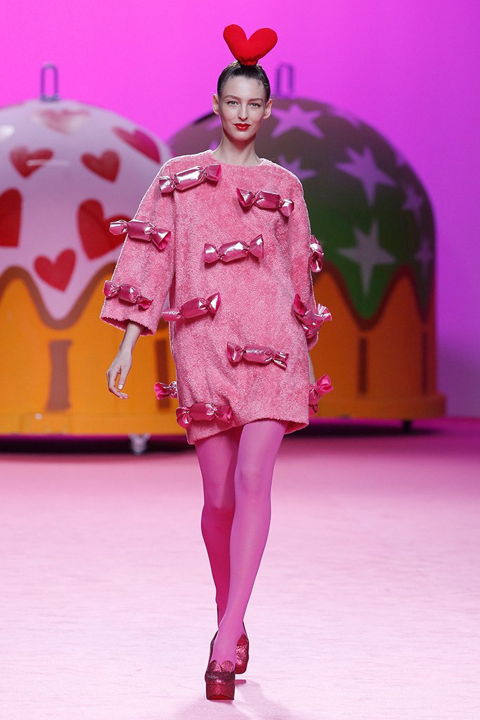 阿嘉莎·鲁兹·德拉普拉达 agatha ruiz de la prada