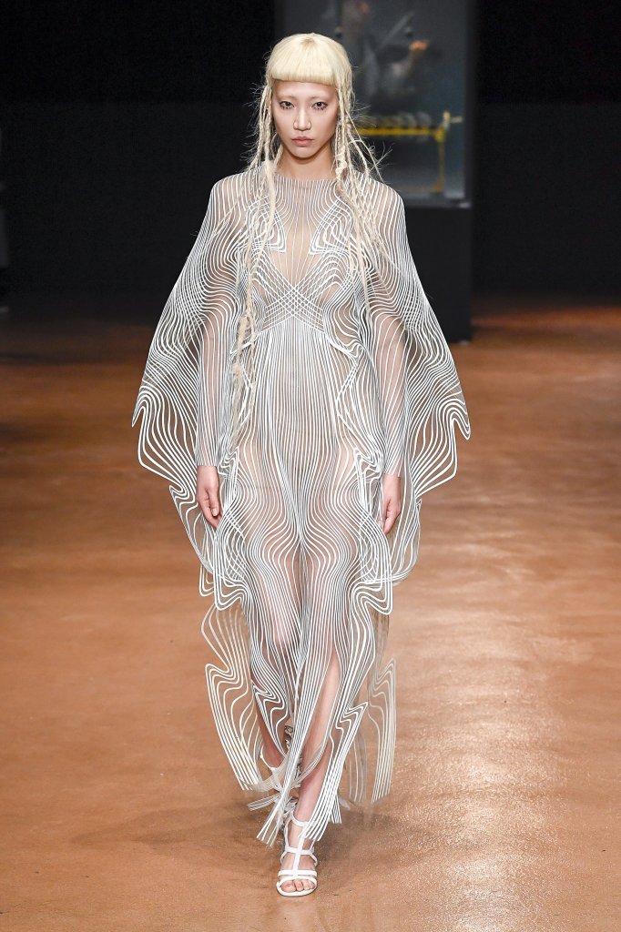 艾里斯·范·荷本 Iris van Herpen 2017/18秋冬高级定制发布秀 - Paris Couture Fall 2017